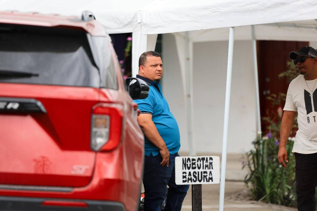 Aseguran 15 carros de Koriun; en uno de ellos le decomisaron $50,000 a Iván Velásquez