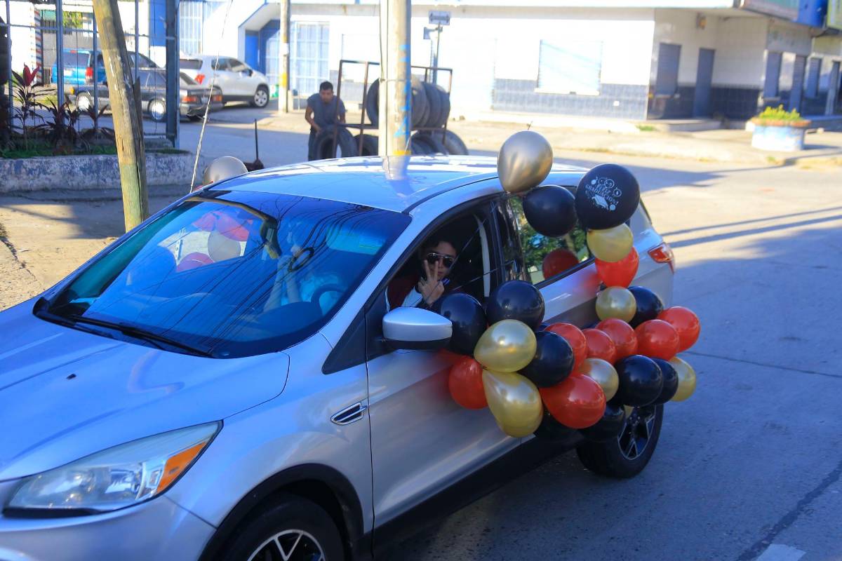 Algarabía por los nuevos bachilleres