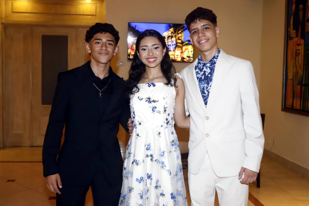 Seniors 2025 de la Happy New Dawn realizan su desayuno