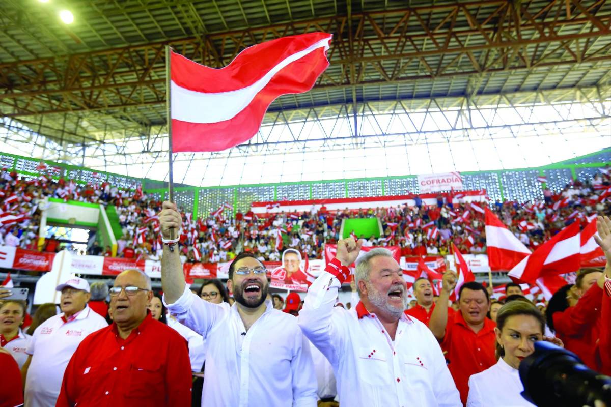 Jorge Cálix, al presentar a sus precandidatos: “Llegó la hora del Partido Liberal”