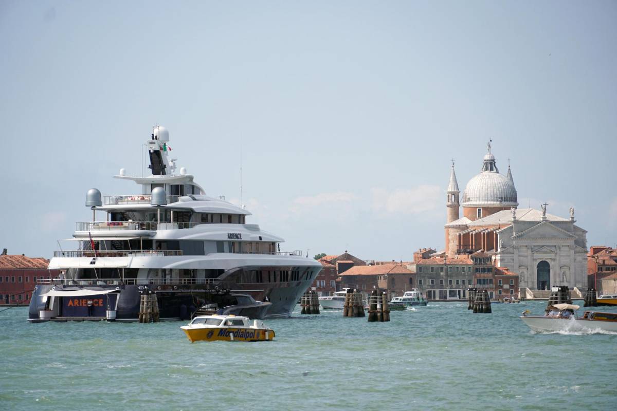 Lujo desbordado y críticas: Bezos y Lauren Sánchez llegan a Venecia para la boda del año