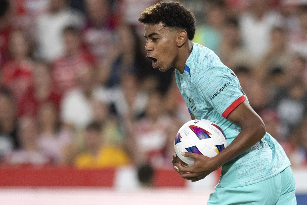 Lamine Yamal hizo historia con el gol que anotó para el descuento del Barcelona.