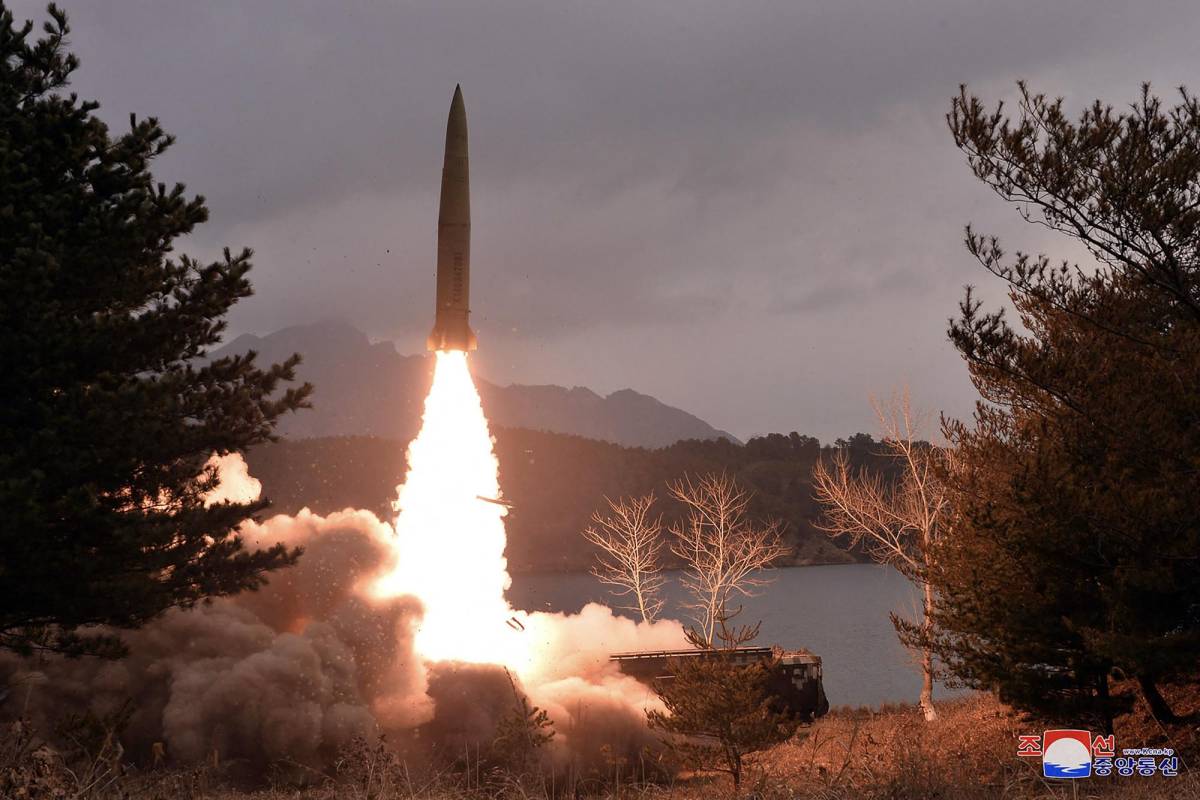 Corea del Norte realiza nuevo lanzamiento de misiles, afirma Seúl