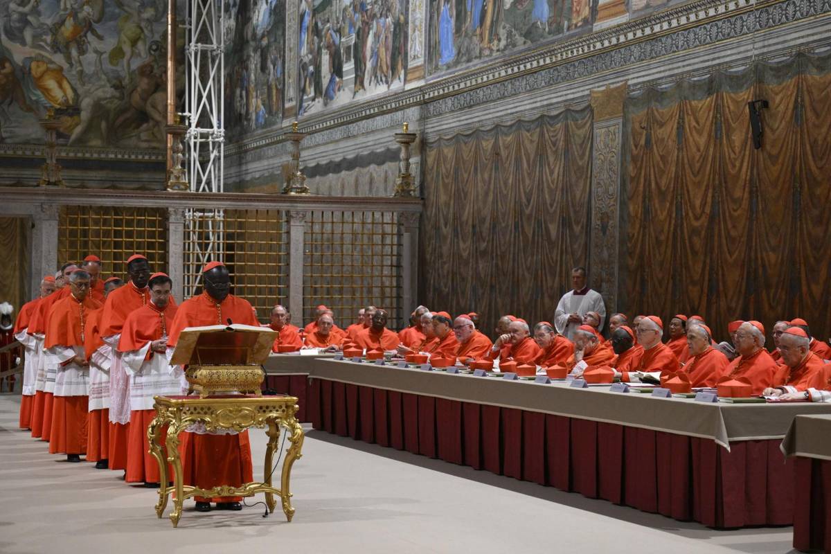 Así fue la primera jornada del cónclave: fumata negra y aún sin Papa
