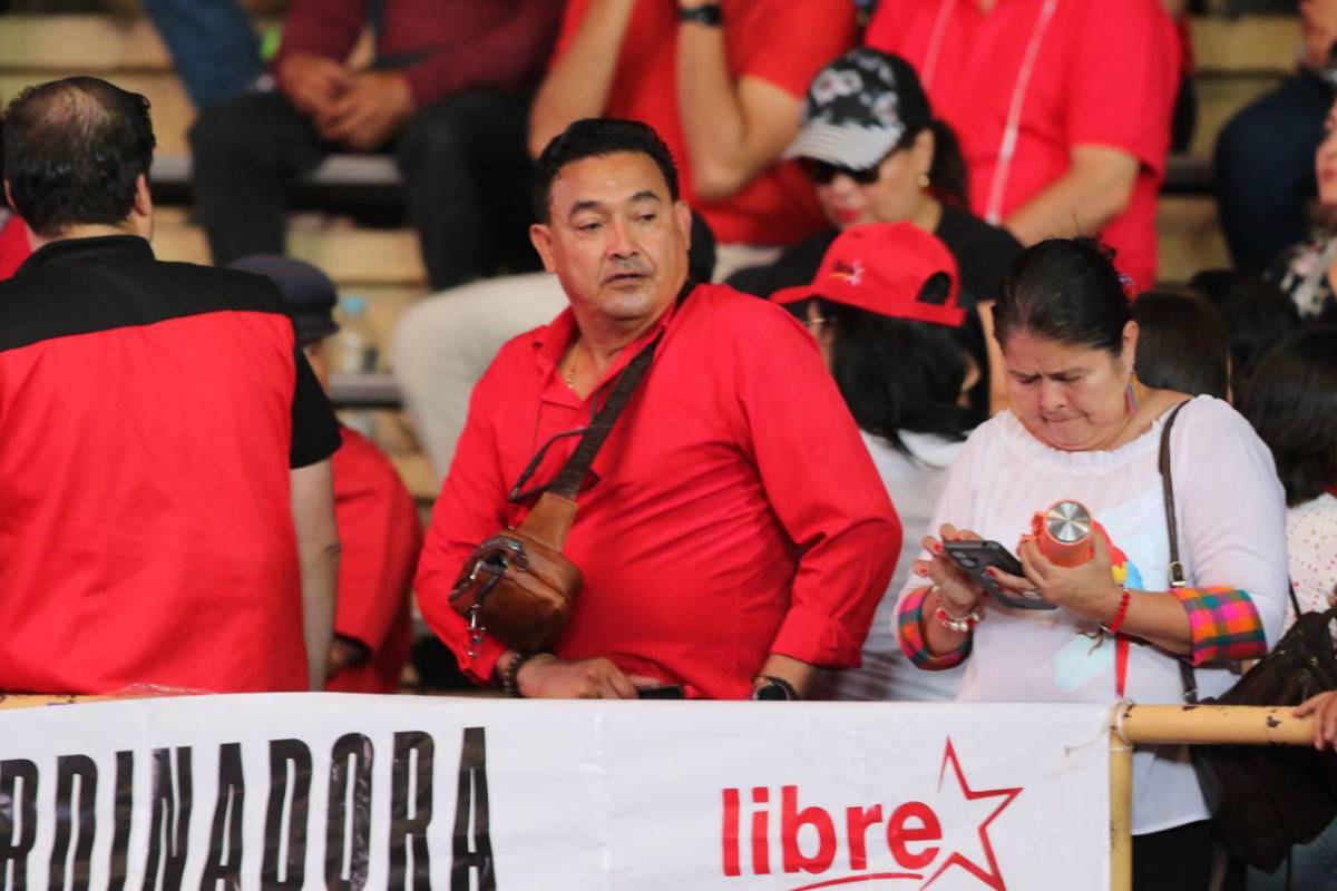 Reapariciones y respaldo a Rixi: las imágenes que dejó la asamblea de Libre en Tegucigalpa