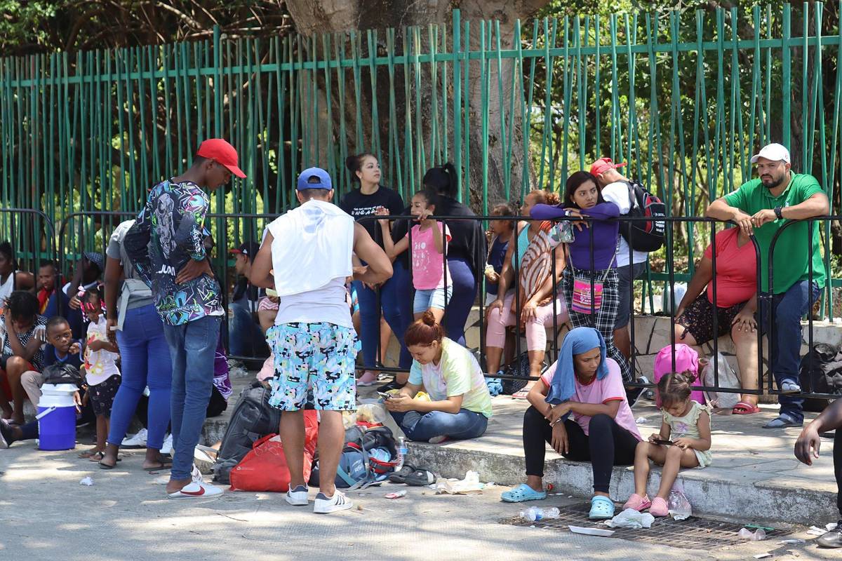 Miles de migrantes llegan a México para solicitar libre tránsito rumbo a EEUU