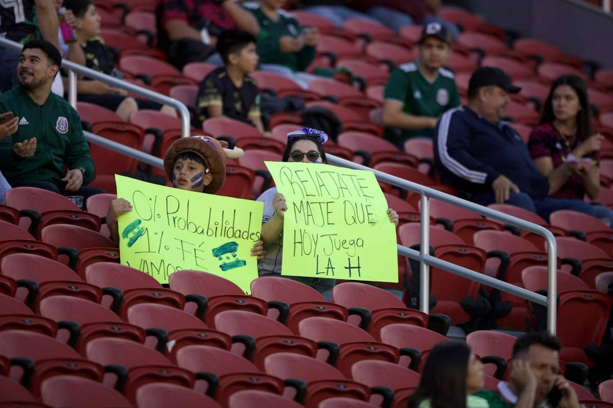 La Megan Fox catracha cautiva y lindas chicas en México vs Honduras