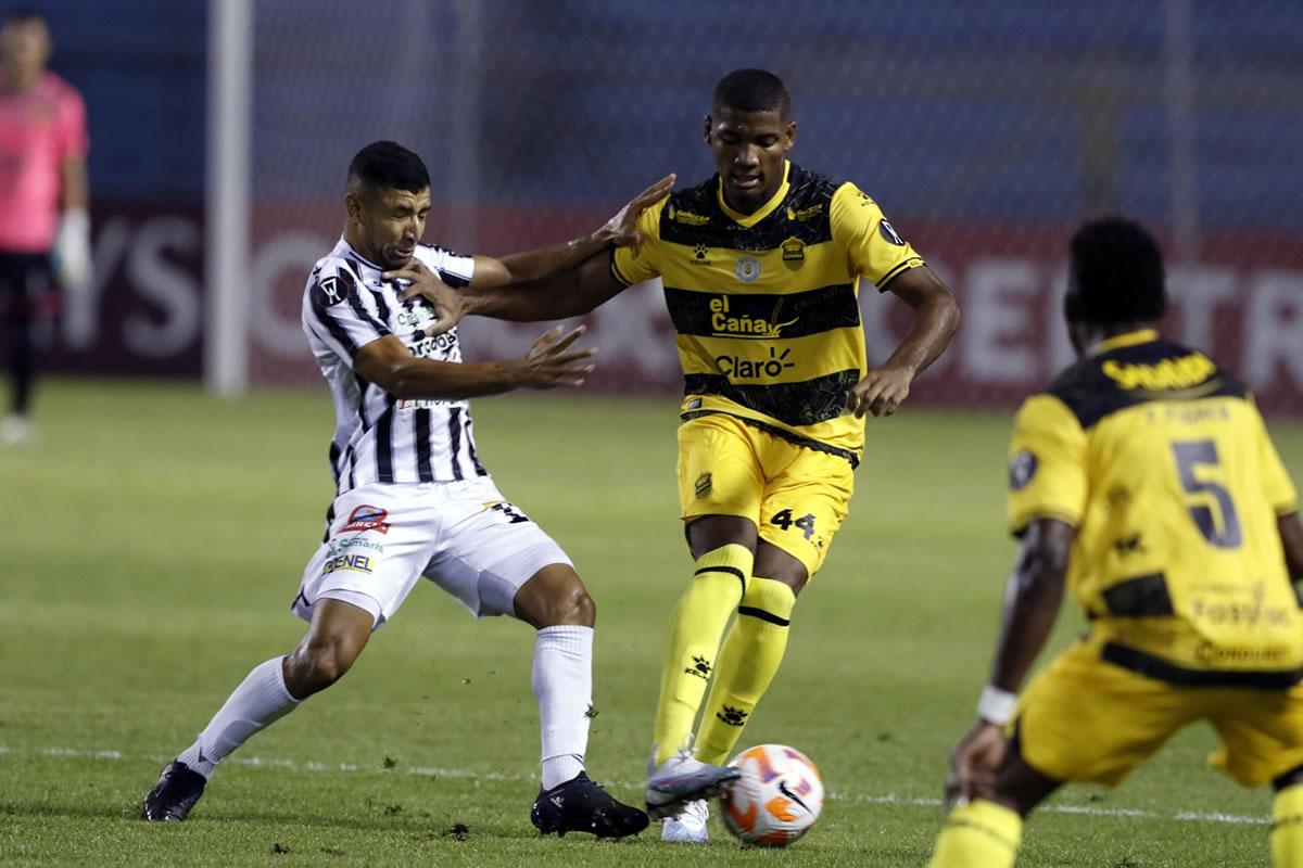 Daniel Carter Bodden estuvo bien marcado por la defensa del Diriangén.