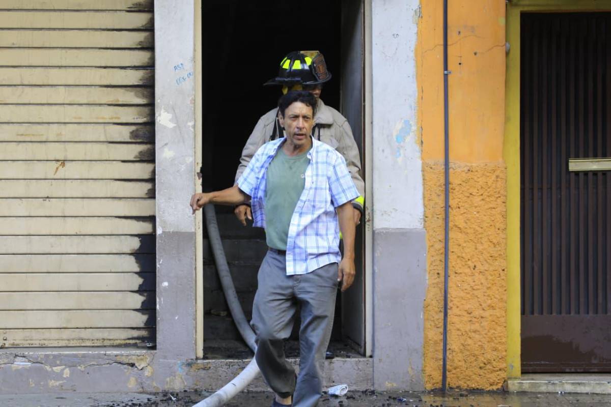 Fotos del feroz incendio que arrasó con edificio en San Pedro Sula