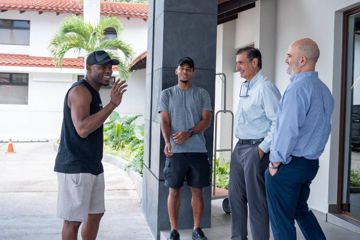 Honduras con visita especial y la triste foto de Edwin en último entrenamiento