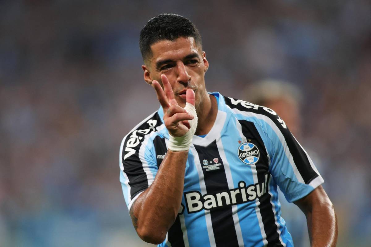 ¡Tremendo! Luis Suárez se luce con hat-trick en su debut con Gremio