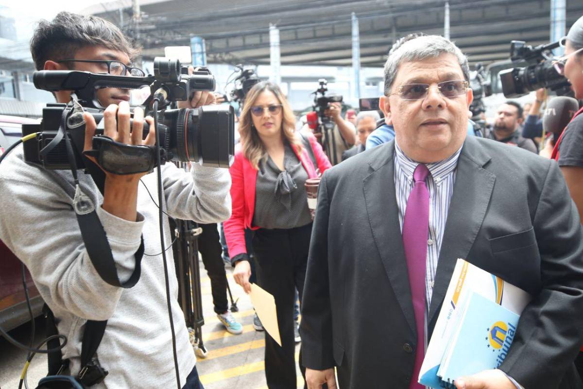 “Equipo élite” del TSC llega al CNE para investigar atrasos electorales