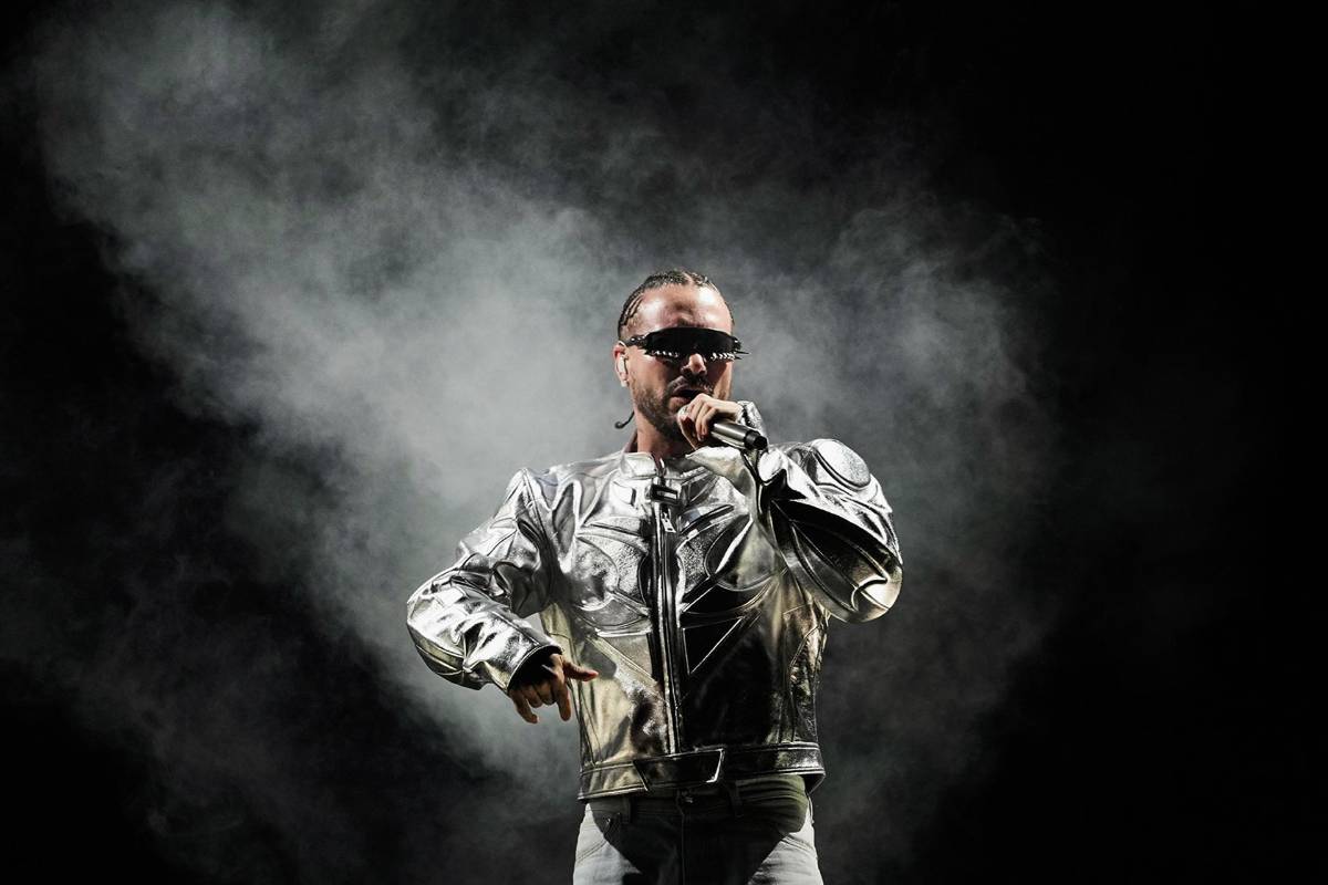 J Balvin postula su candidatura al trono del reggaeton en el Pabellón Olímpic de Badalona