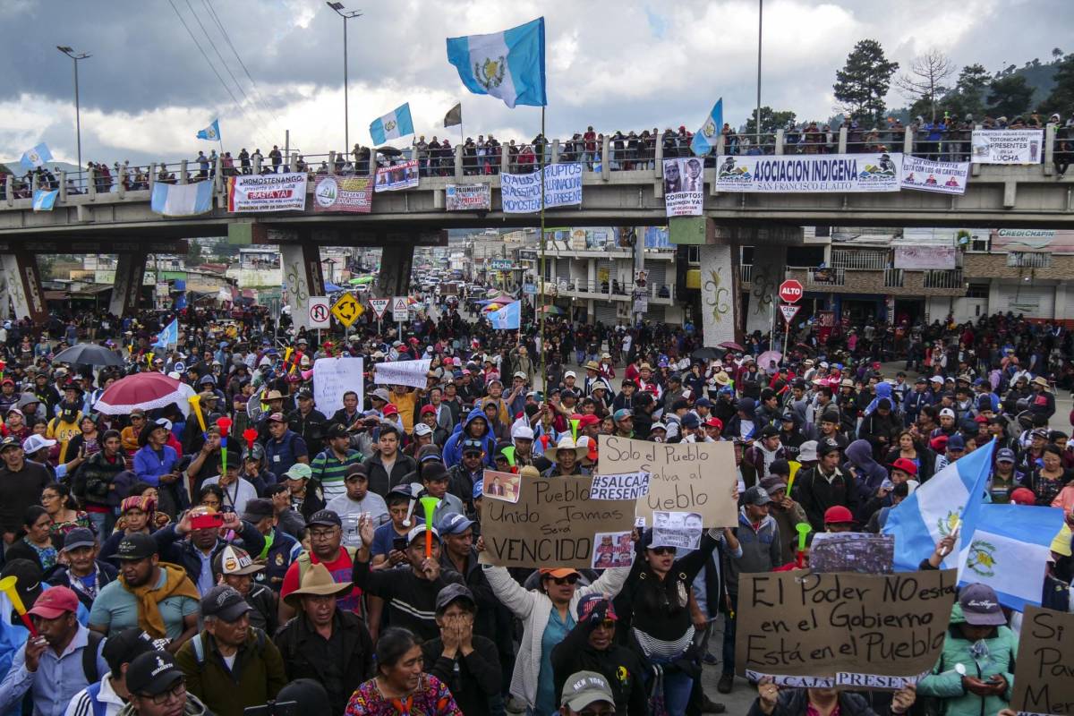 Arrecian protestas en Guatemala exigiendo renuncia de fiscal general