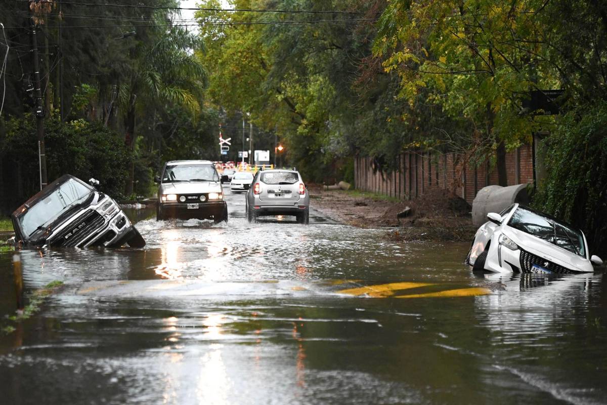 Devastadoras inundaciones en Argentina obligan a evacuar a miles de personas