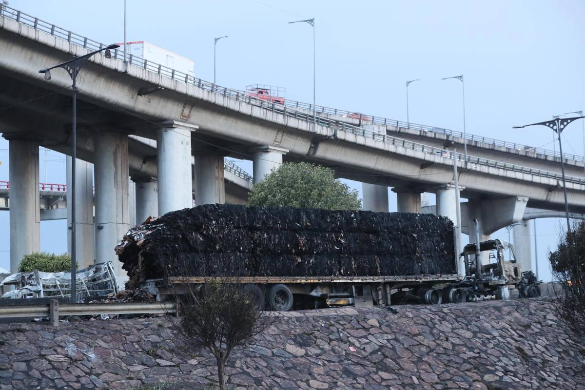 Seis muertos y decenas de heridos deja explosión de camión de gas en México