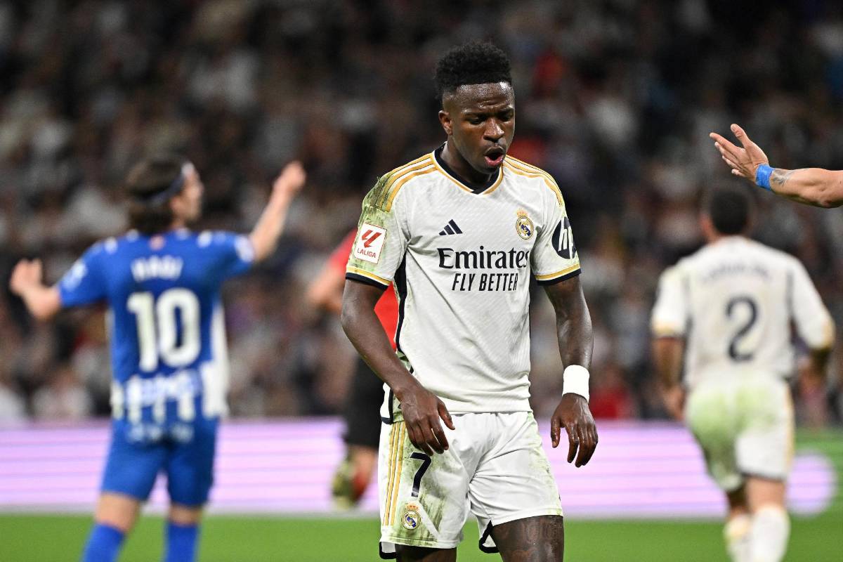 Vinicius se destapó con un doblete ante el Alavés.