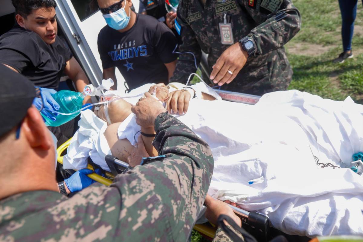 Llegan en helicóptero a SPS las víctimas del accidente en Los Hornos, Copán