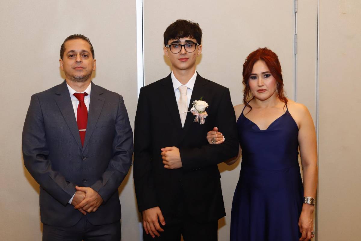 Seniors 2026 de la Canaan Christian Academy festejan su graduación