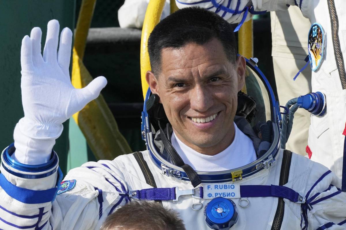 Un cohete Soyuz despega hacia la ISS con un hispano y dos rusos a bordo