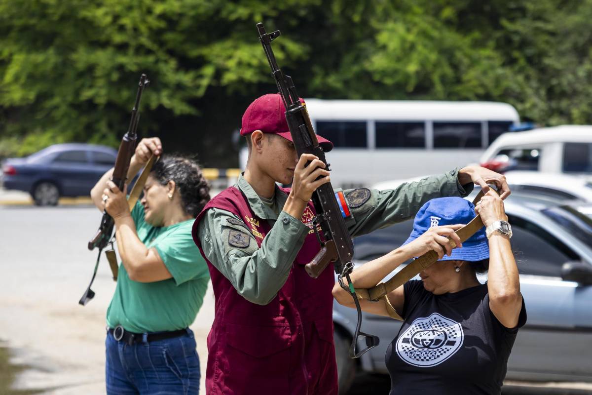 Maduro ordena entrenamiento militar de civiles ante un eventual ataque de EEUU