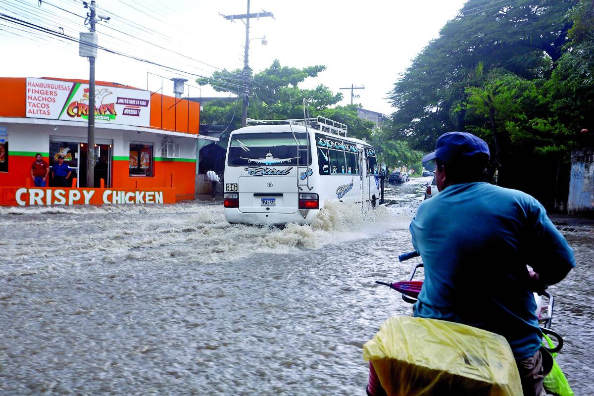 Cortés: elevan a alerta amarilla por constantes lluvias