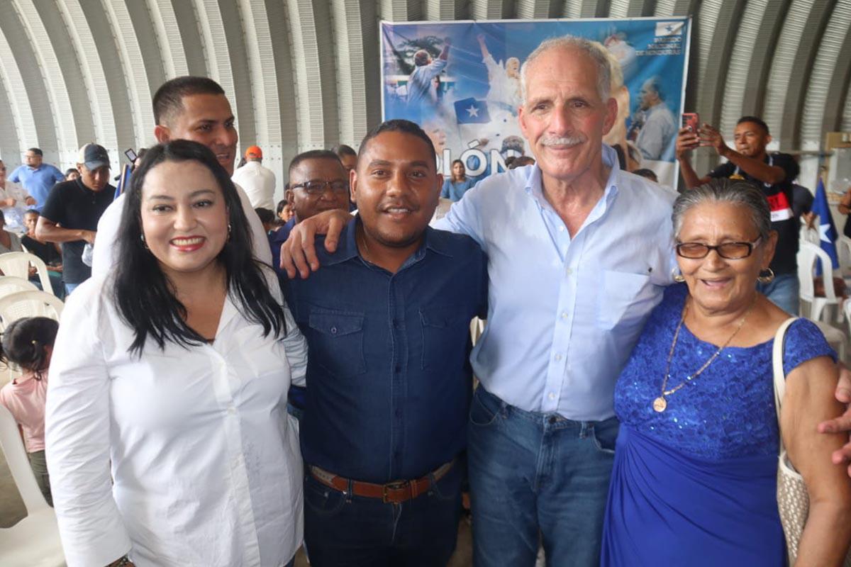 “Libre nunca más”, gritan nacionalista en campaña de Papi a Orden