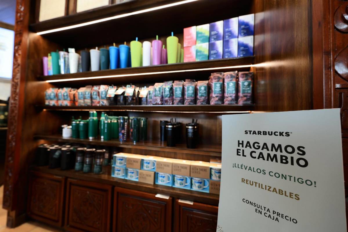 Largas filas por inauguración de Starbucks en Honduras (Fotos)