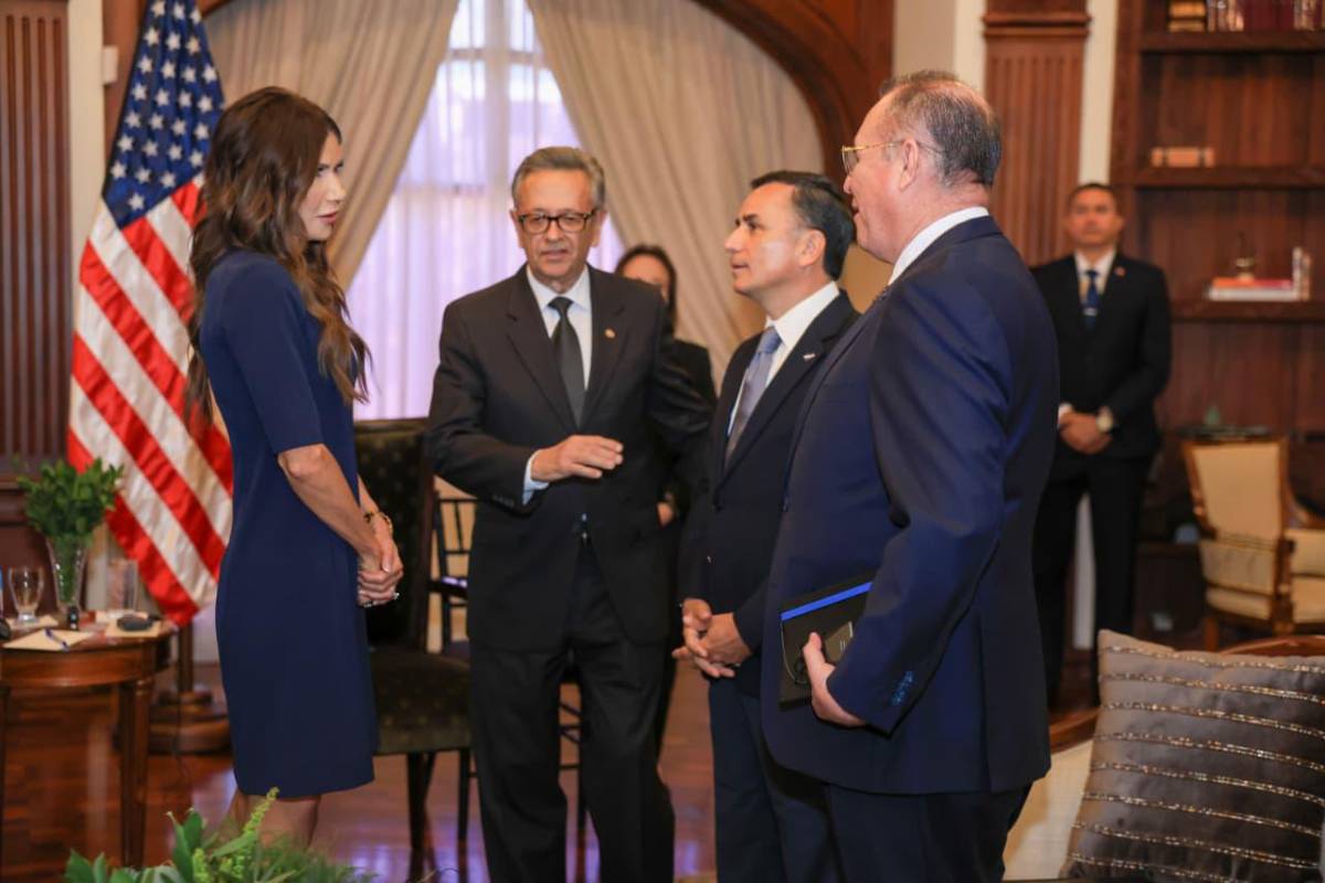 Así fue el encuentro de Nasry Asfura con Kristi Noem