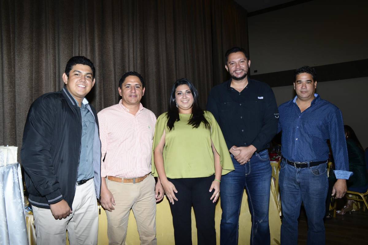 Club de Natación de la Municipalidad de SPS celebra a sus atletas