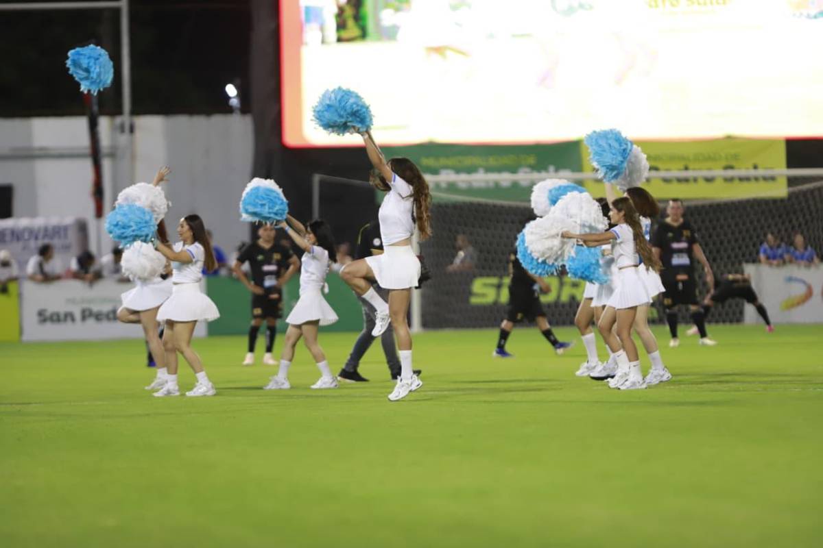 Sensuales y encantadoras pomponeras en La Gran Revancha