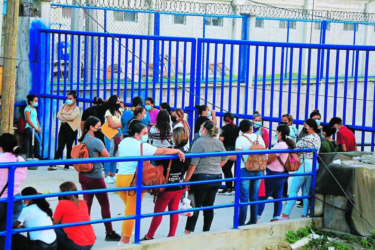 Cuántos hondureños entran al mercado laboral cada año