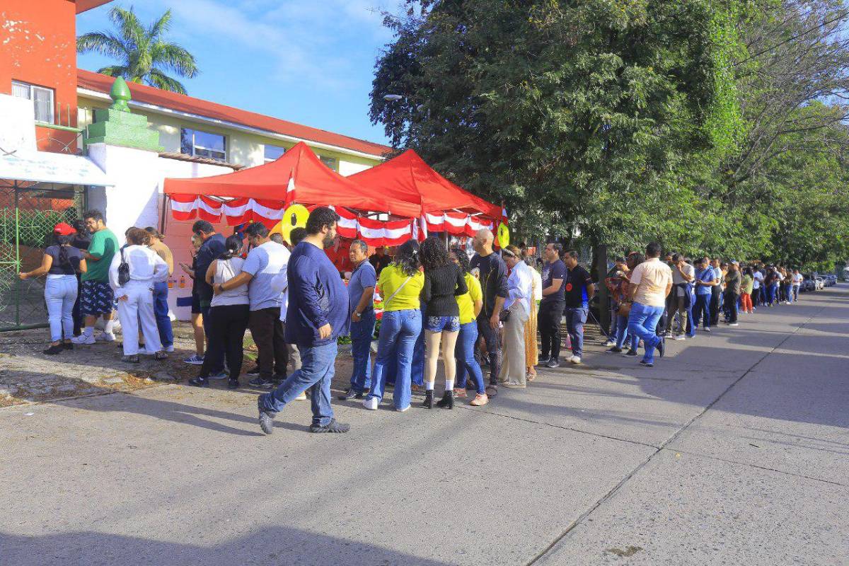 Elecciones Honduras 2025: largas filas, retrasos y afluencia de personas