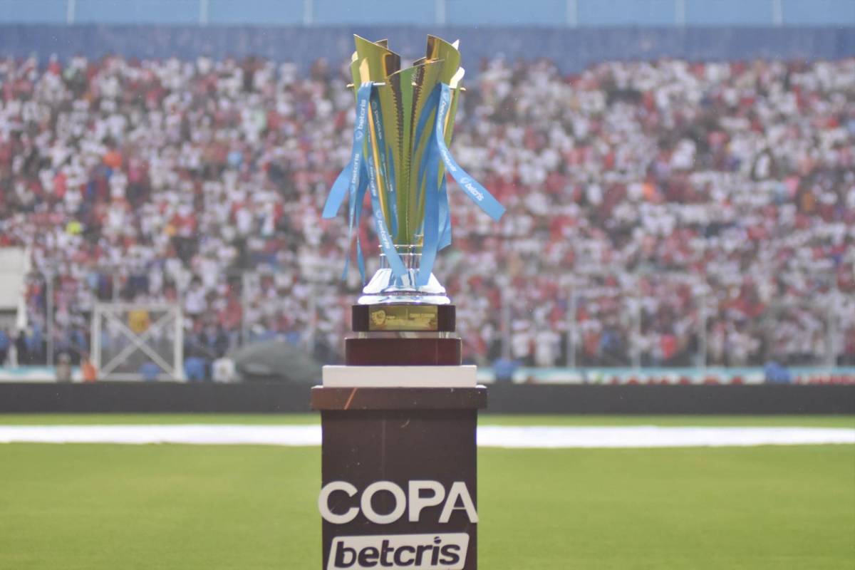La hermosa Copa que se llevará el campeón del Torneo Clausura 2023.