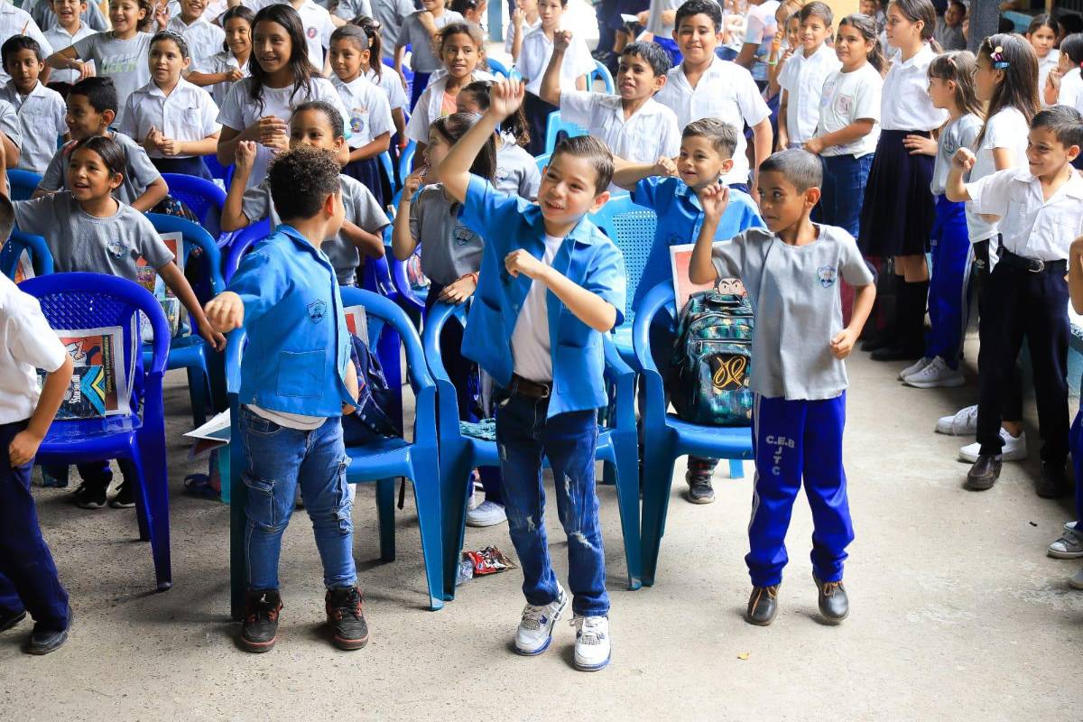 Alumnos de escuela Cabañas aprendieron con fascículos de Mente Sana