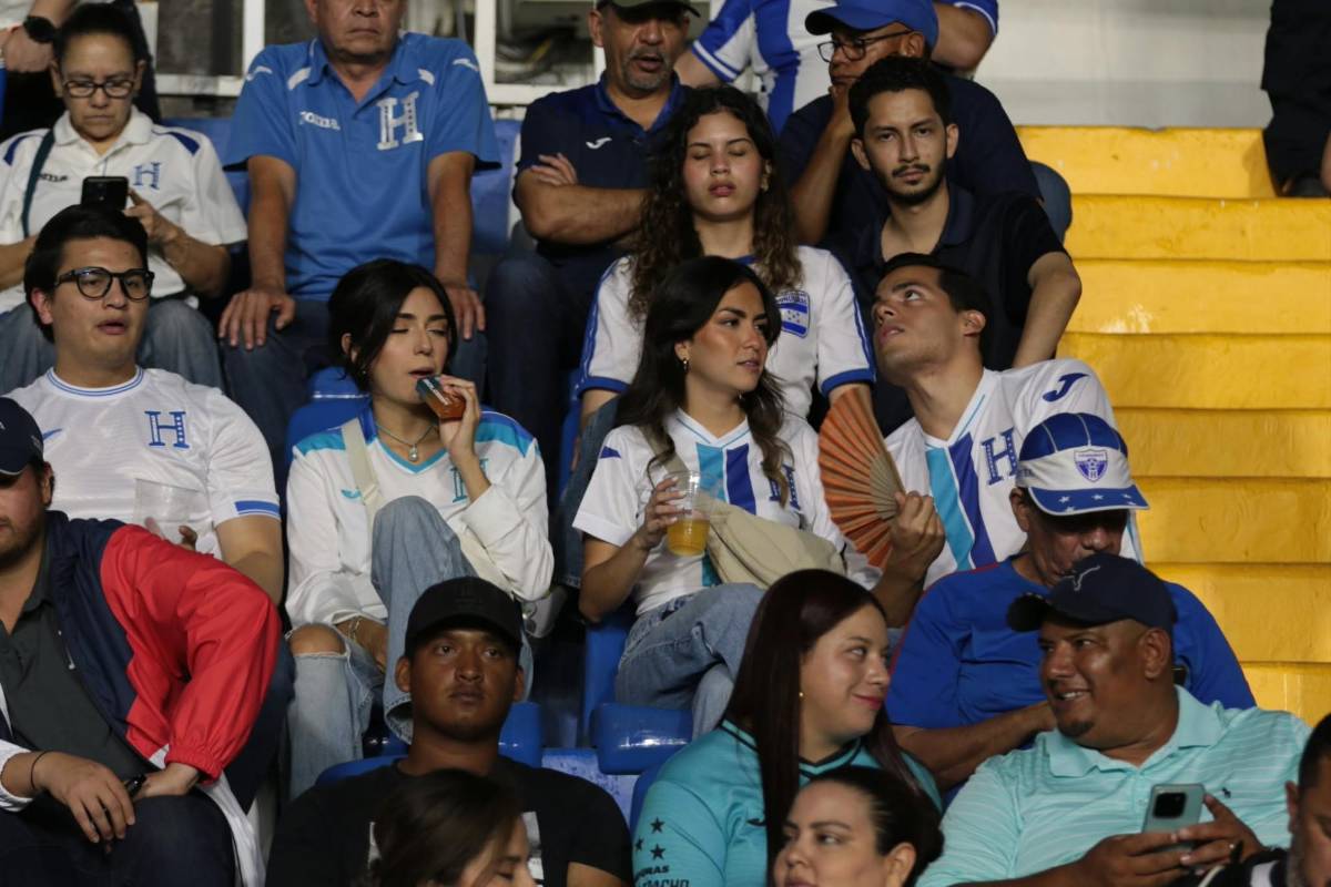 Honduras - Surinam: Mundialista aparece, lo que pasó tras beso y descubren a la chica de verde