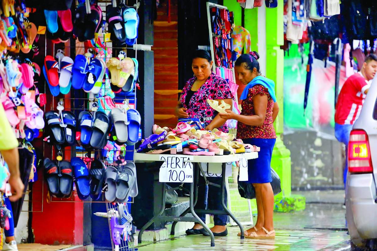 Pérdida de empleo impactará en el comercio de diciembre