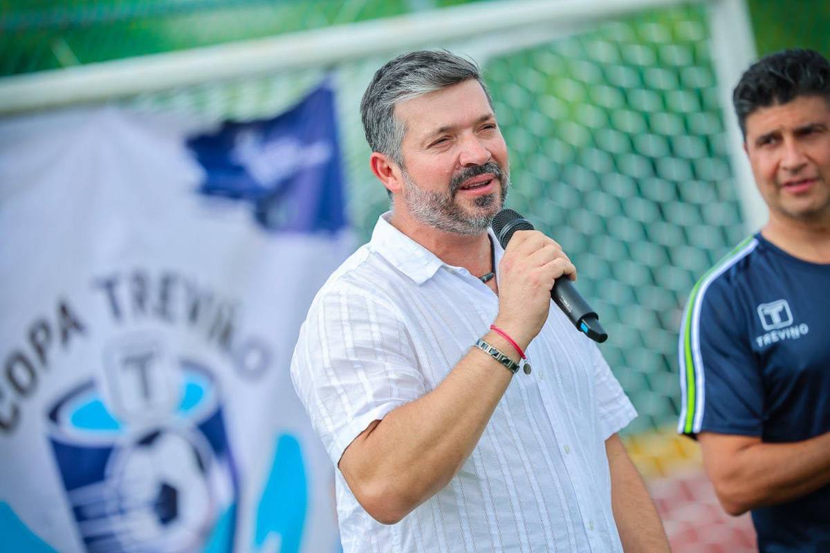 Alcalde y sus escoltas golpean a un mesero porque tardó en tomar su orden