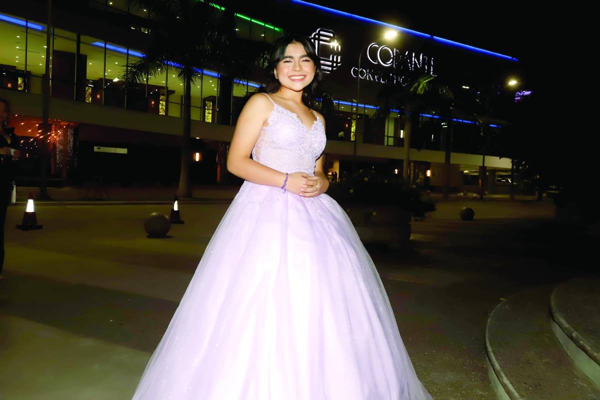 Ariana Rodríguez celebra sus 15 rodeada de amor