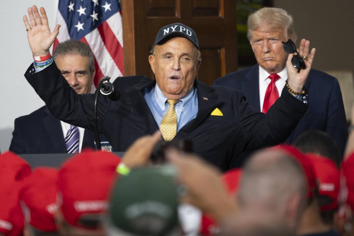 Exabogado de Trump, Rudy Giuliani, se dispone a entregarse a autoridades de Georgia