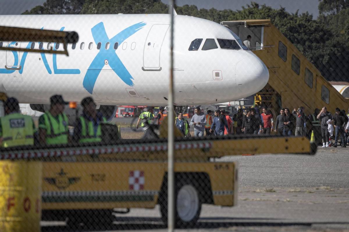 Embajada de EE UU revela los beneficios para hondureños que se autodeporten