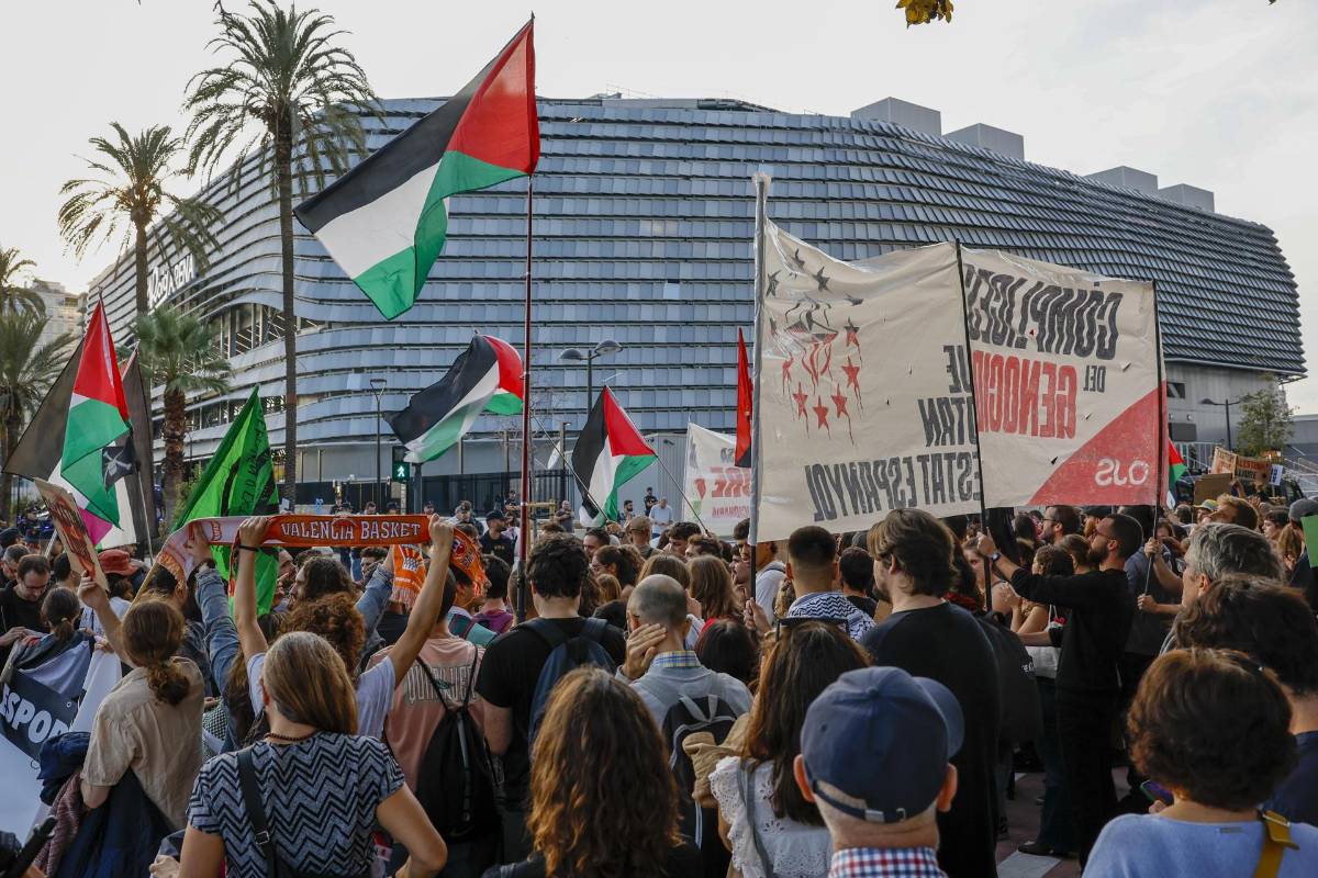 Masiva protesta en España contra el genocidio de Gaza termina en enfrentamientos y caos