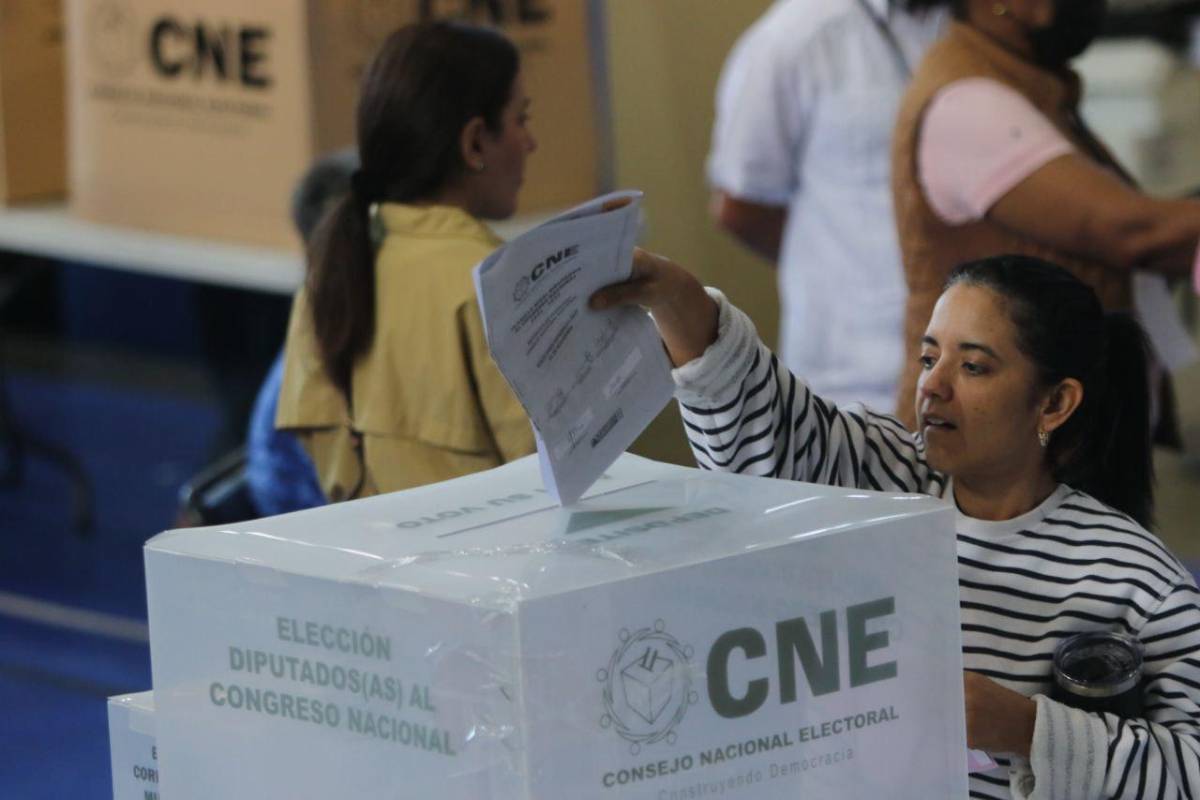 Los jóvenes comienzan a votar y marcan presencia en las urnas