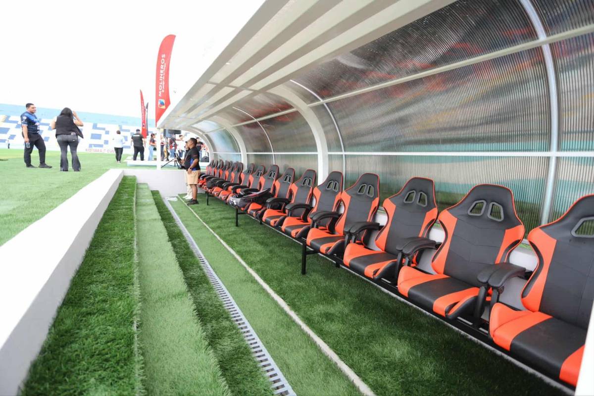 Estadio Ceibeño estrenó su cancha: aguacero, bellezas y bronca en Victoria-Herediano