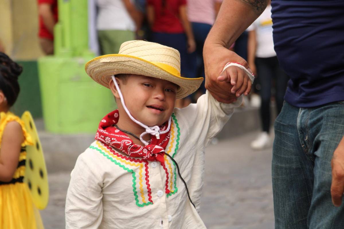 Aarón, el niño que sobresalió en los desfiles patrios en Copán