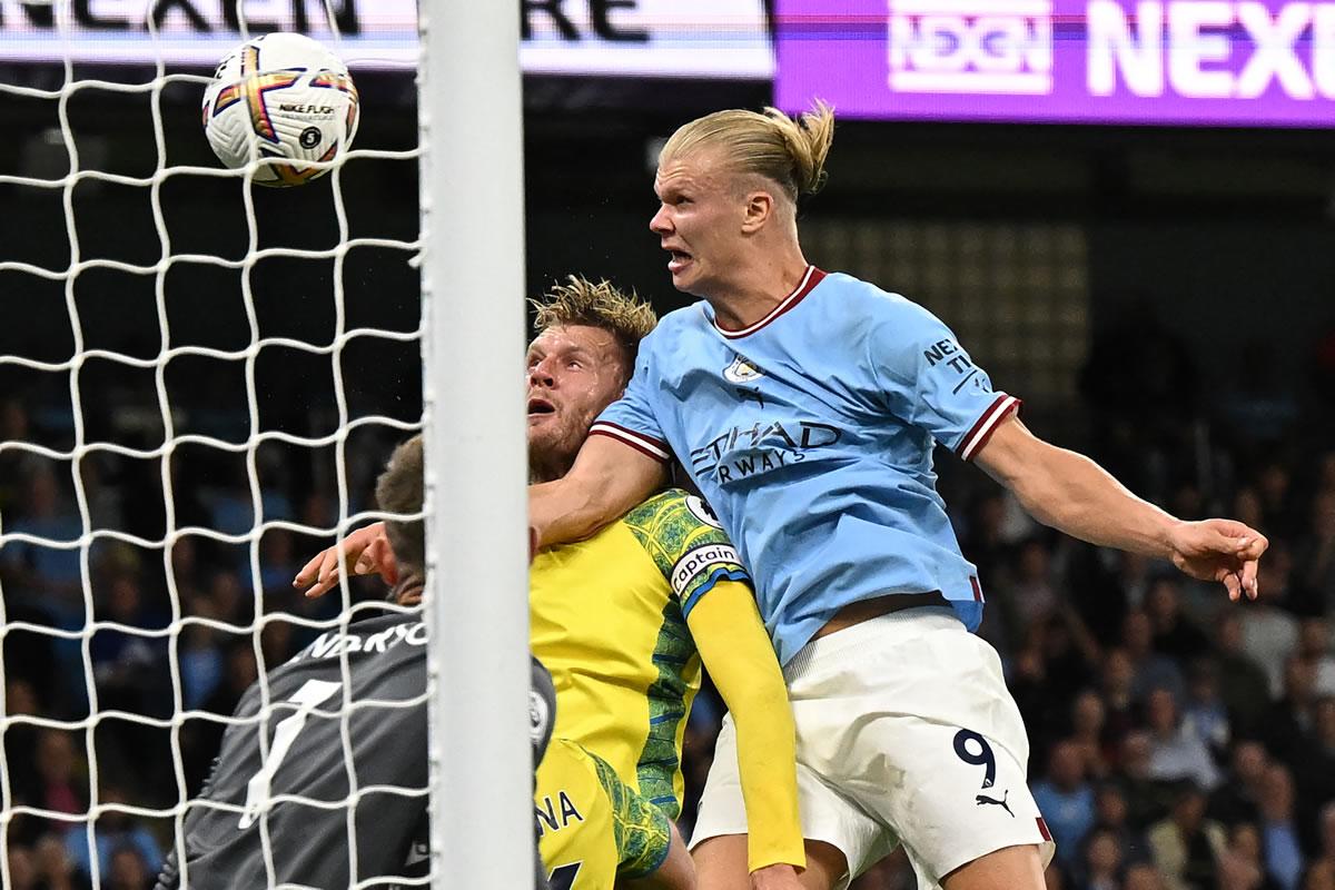 Así anotó Haaland su tercer gol del partido en el Etihad Stadium.