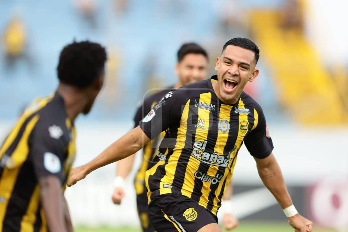 Alejandro Reyes celebrando el gol que liquidó el duelo de ida.