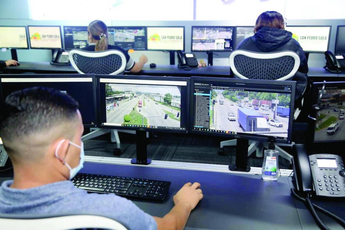 <b>Centro de Movilidad Urbana de donde se vigila las intersecciones de semáforos, pertenece a la municipalidad de SPS.</b>