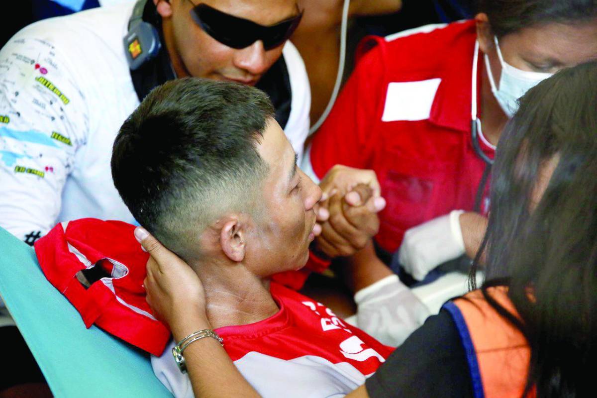 Cientos de capitalinos, profesionales e inexpertos en atletismo corrieron junto con Fujiyama hasta la meta.