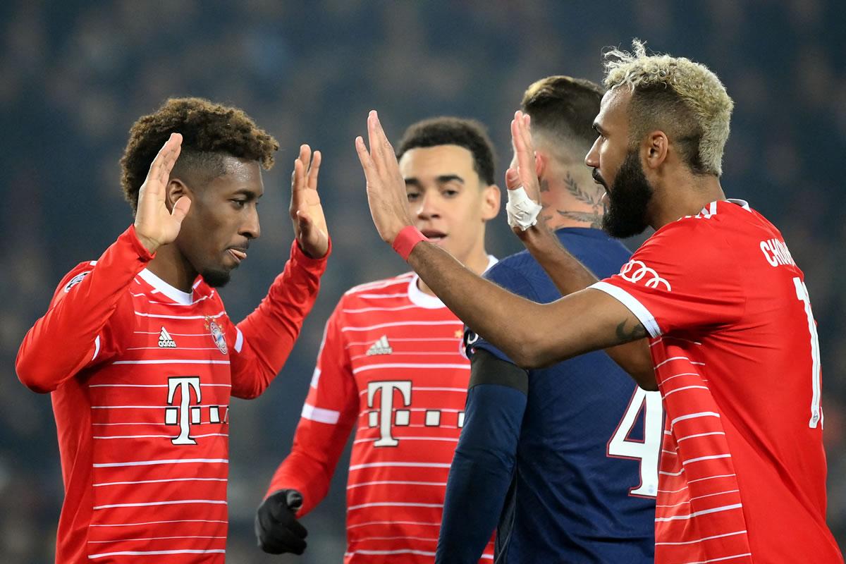 Kingsley Coman festeja con Eric Maxim Choupo-Moting su gol ante el PSG.